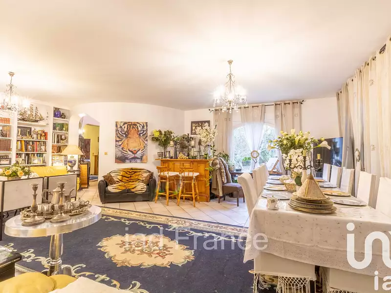 Maison, 270 m²
