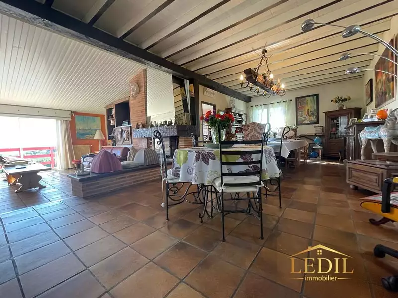 Maison, 334 m²