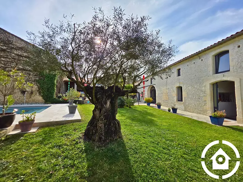 Maison, 318,67 m²