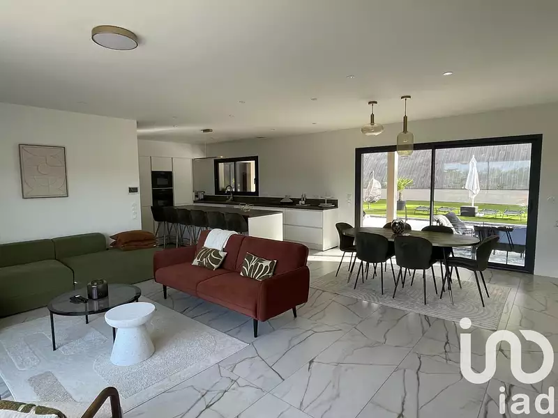 Maison, 243 m²