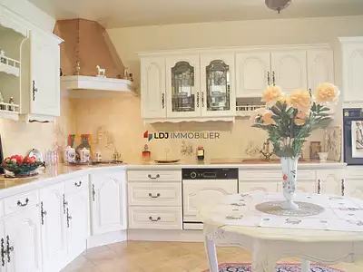 Maison, 235 m²