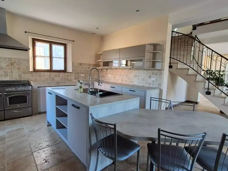 Maison, 270 m²