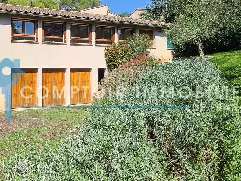 Maison, 261 m²