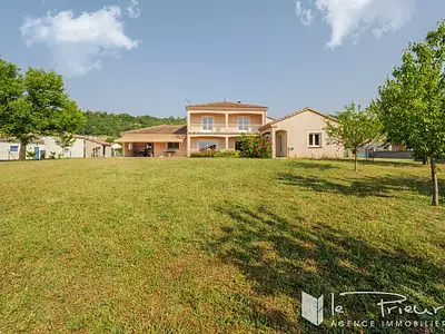 Maison, 243 m²