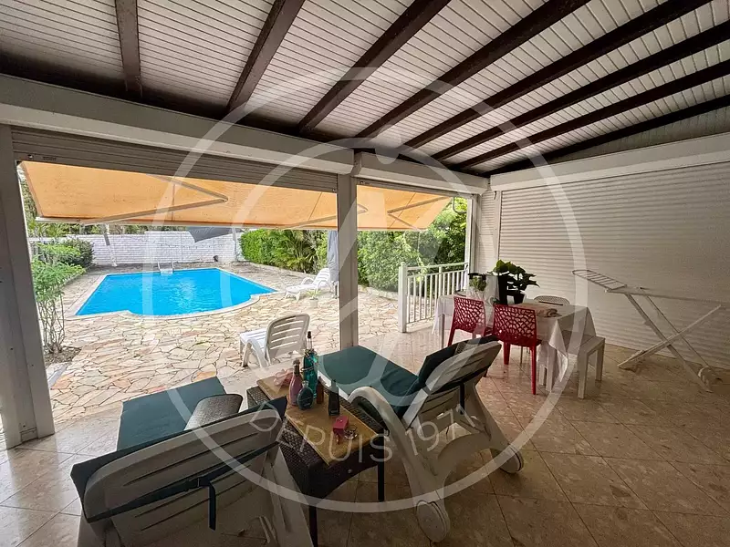 Maison, 256 m²