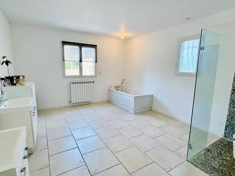 Maison, 200 m²