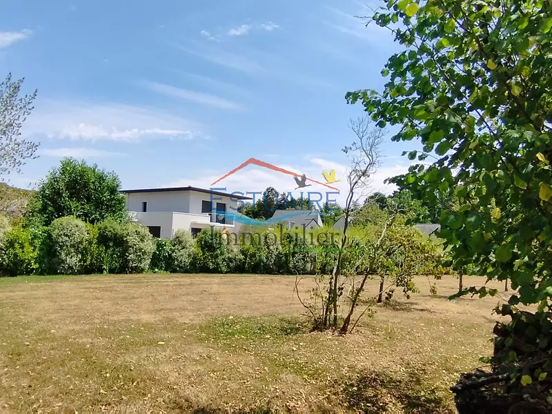 Terrain, 561 m²