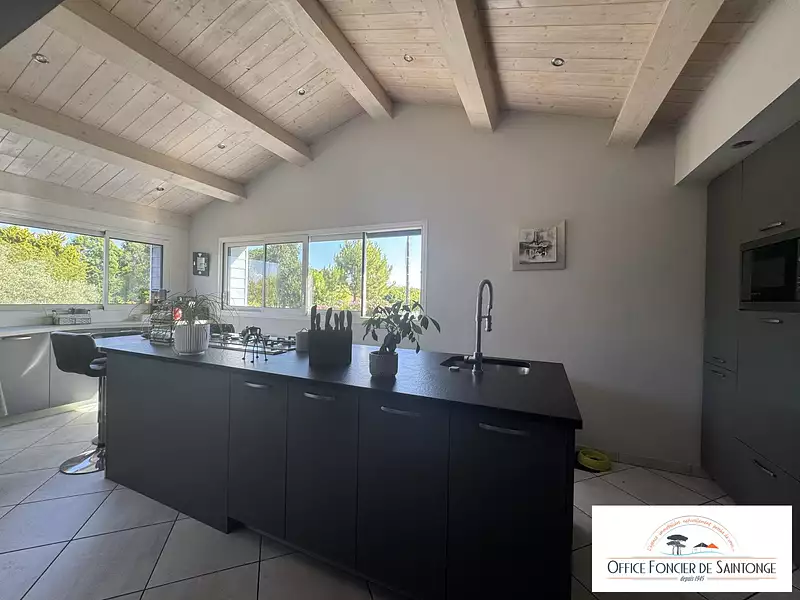 Maison, 375 m²