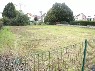 Terrain, 740 m²
