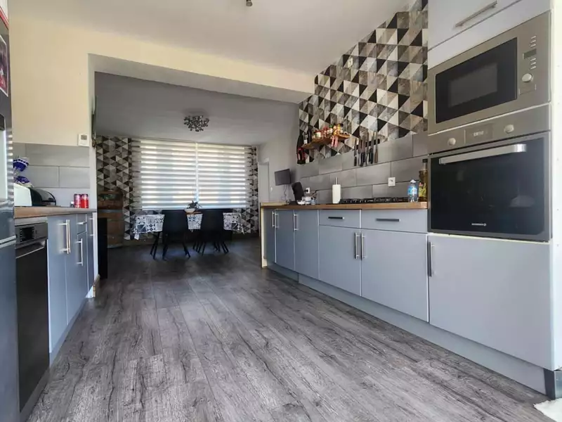 Maison, 185 m²