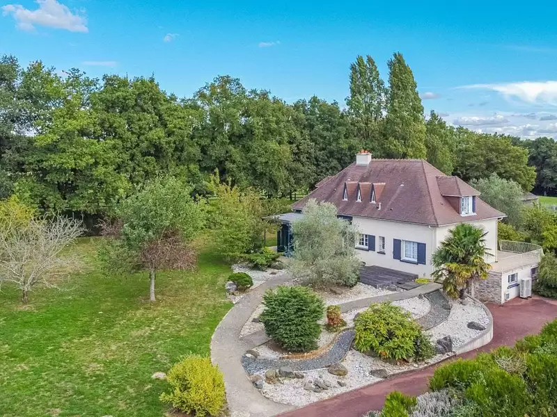 Maison, 261 m²