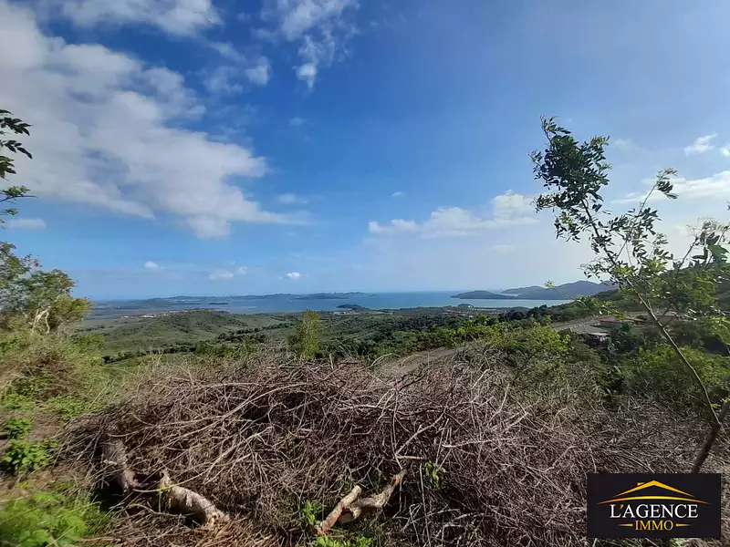 Terrain, 8 900 m²
