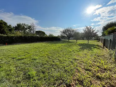 Terrain, 740 m²