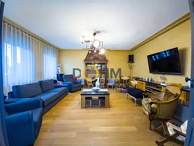 Maison, 305 m²
