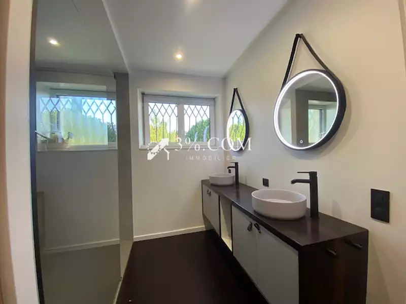 Maison, 240 m²