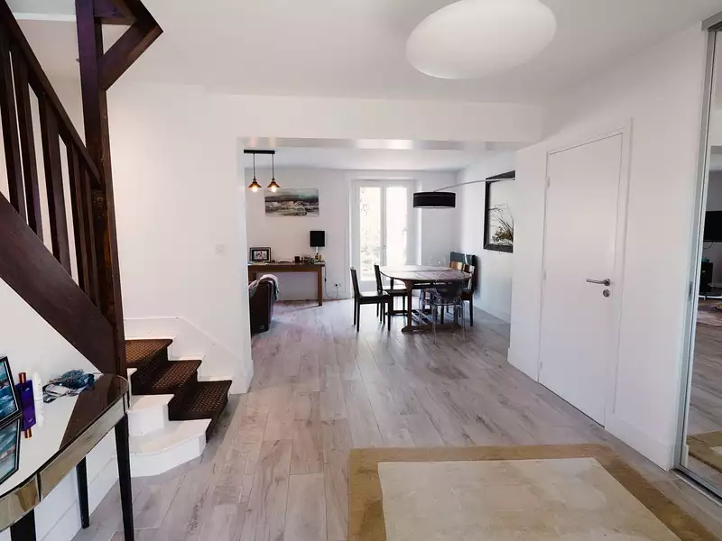 Maison, 240 m²