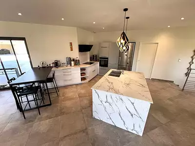 Maison, 299 m²