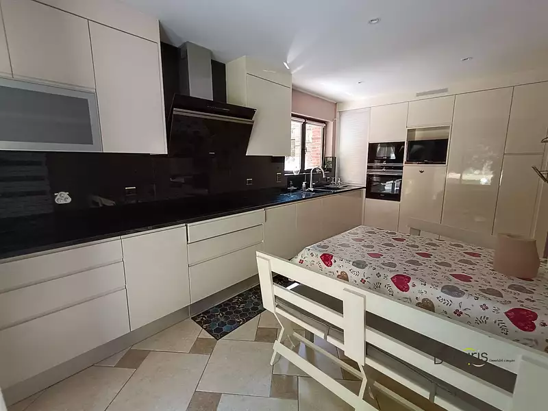 Maison, 162 m²