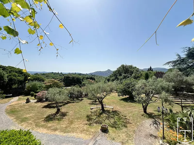 Maison, 640 m²