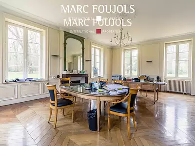 Maison, 1 200 m²
