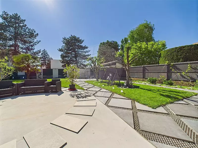 Maison, 255 m²