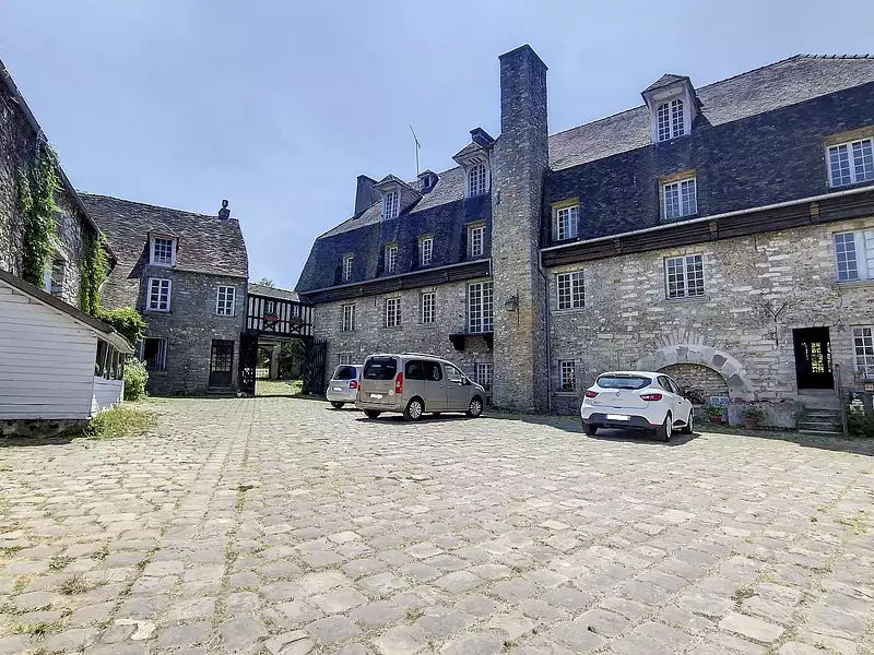Maison, 1 004 m²