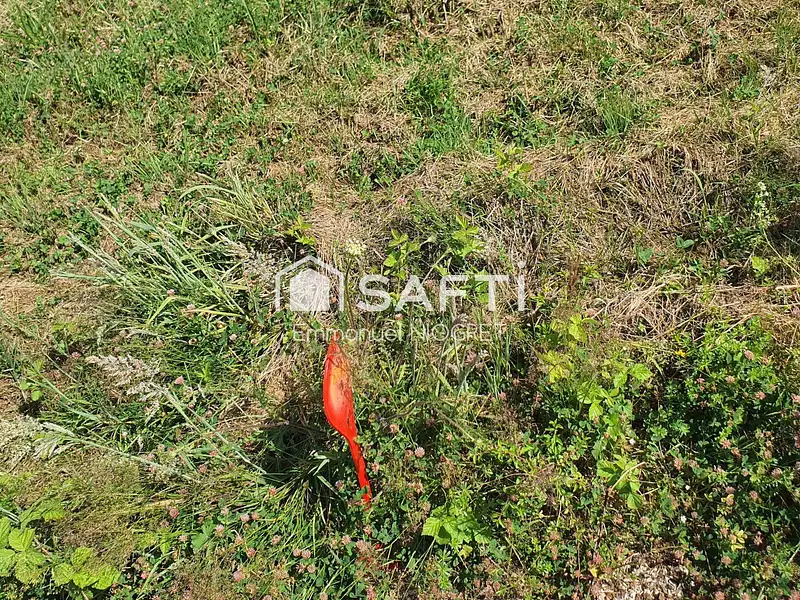 Terrain, 737 m²