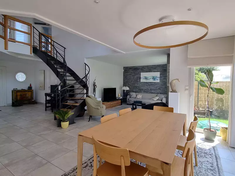 Maison, 241 m²
