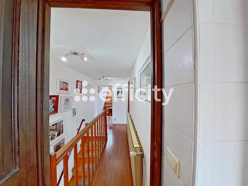 Maison, 245 m²