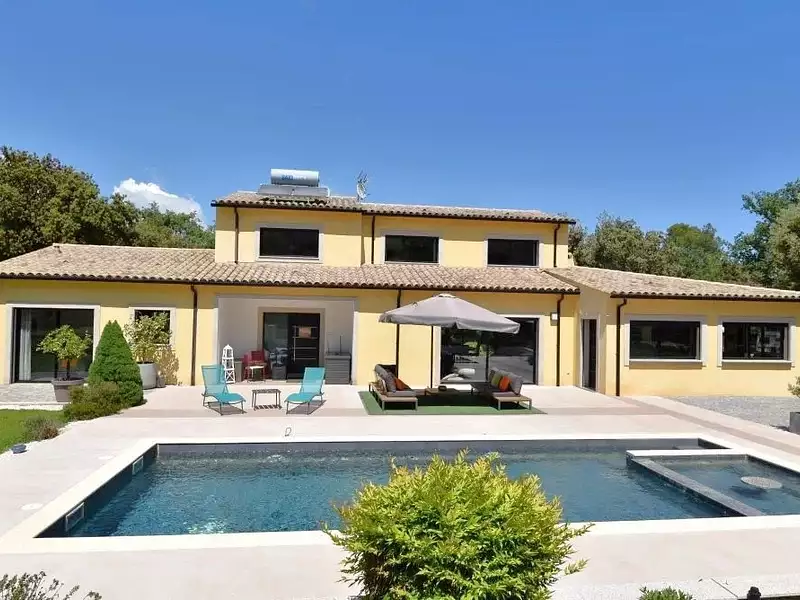 Maison, 257 m²