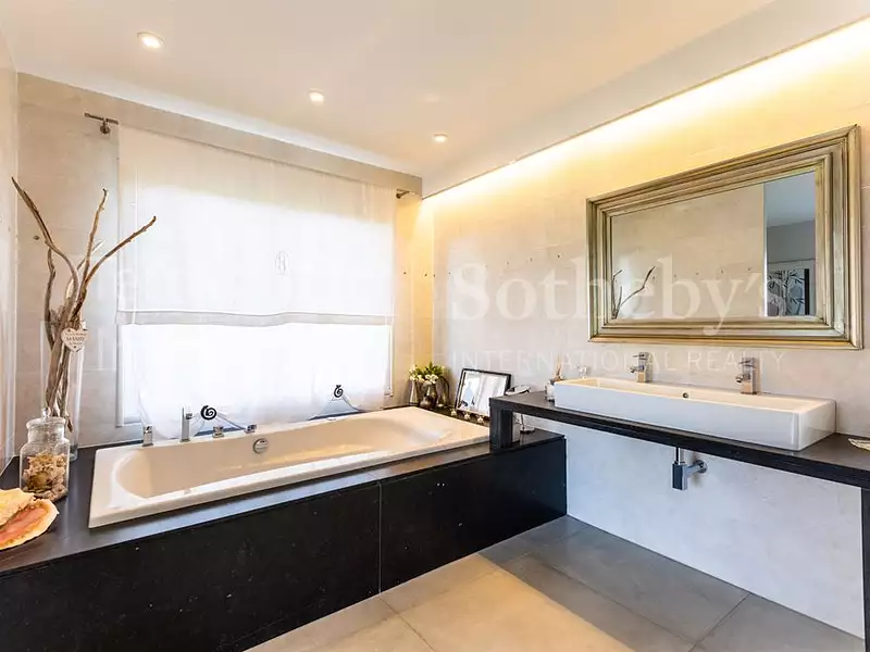 Maison, 275 m²