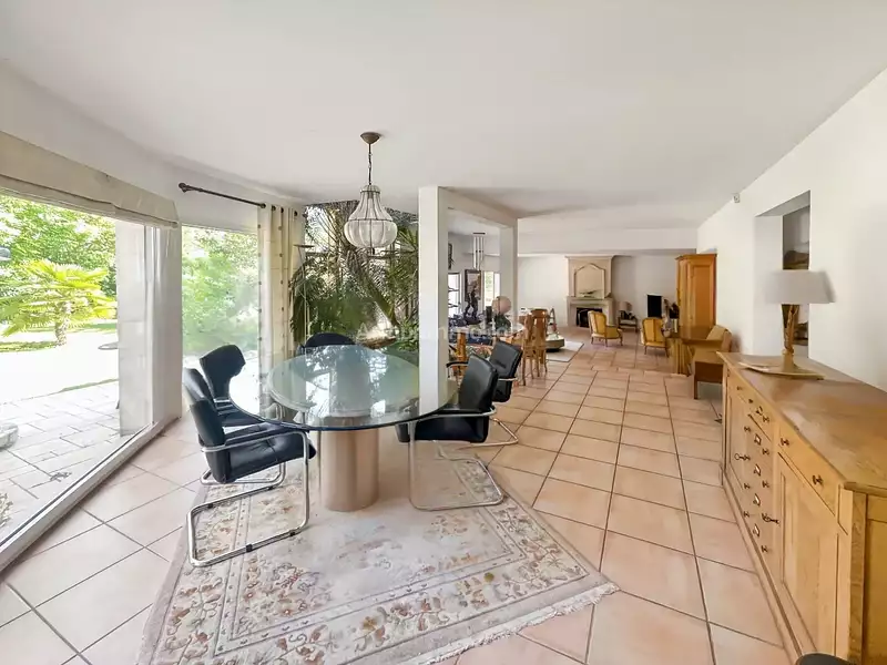Maison, 261 m²