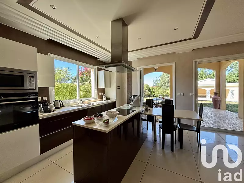 Maison, 240 m²