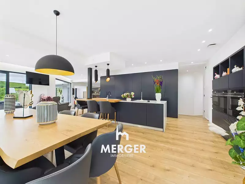 Maison, 330 m²
