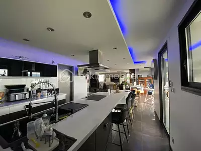 Maison, 260 m²