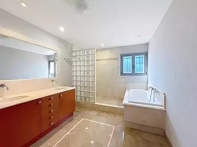 Maison, 240 m²