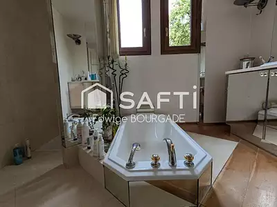 Maison, 215 m²