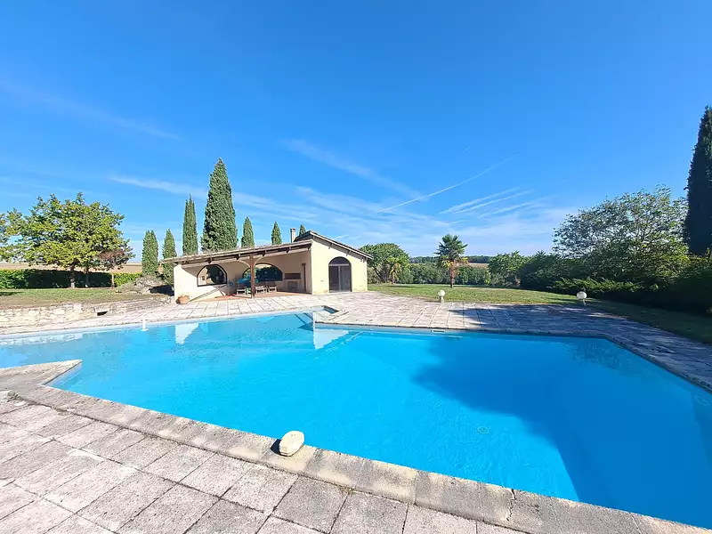 Maison, 570 m²