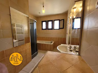 Maison, 240 m²