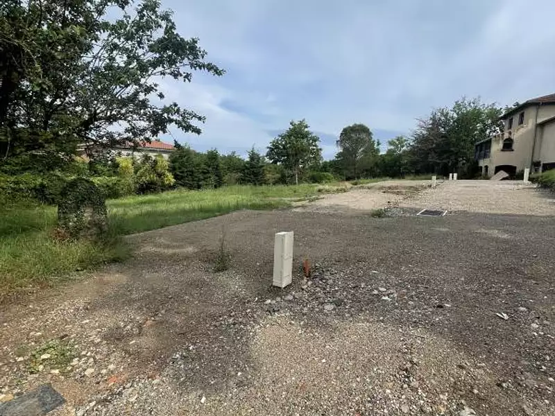 Terrain, 909 m²
