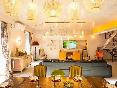 Maison, 1 046 m²