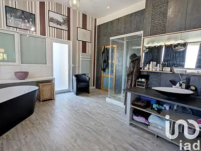Maison, 196 m²