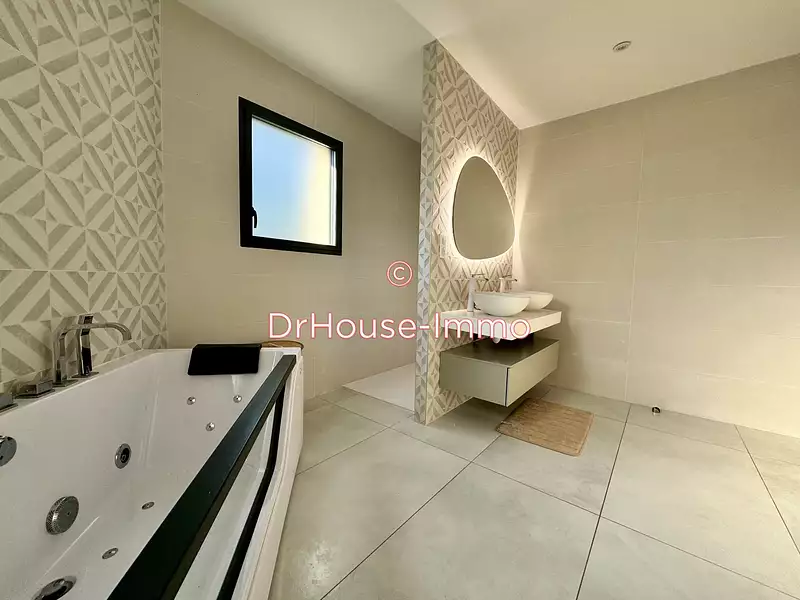 Maison, 250 m²