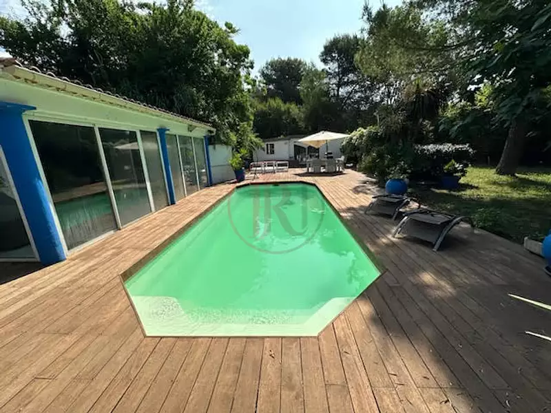 Maison, 200 m²