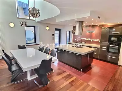 Maison, 240 m²