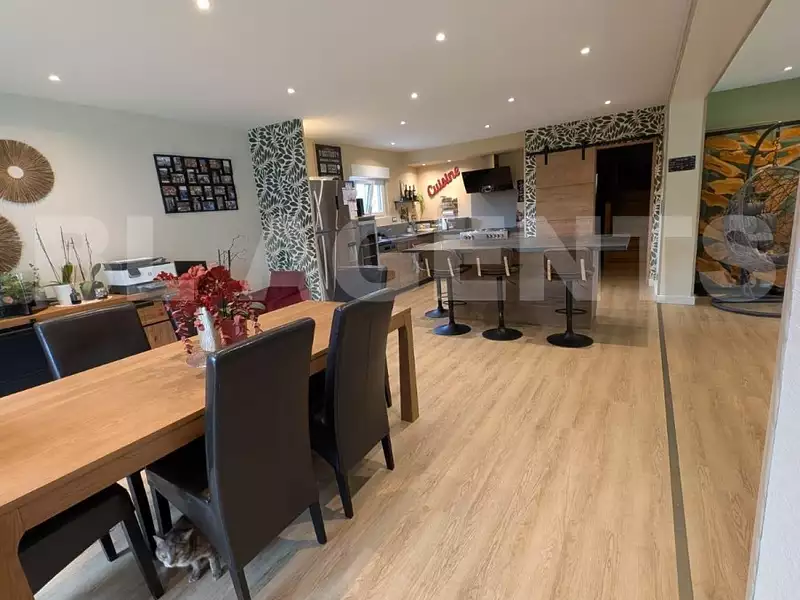 Maison, 165 m²