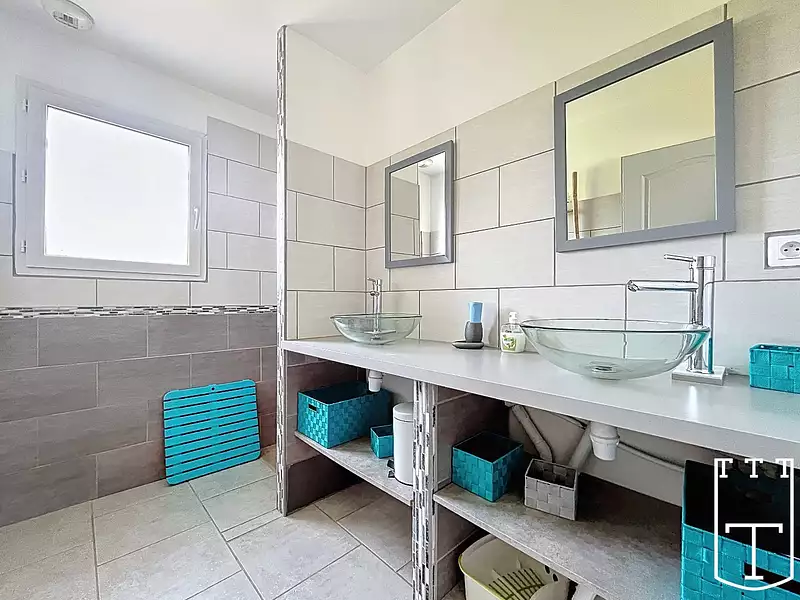 Maison, 240 m²