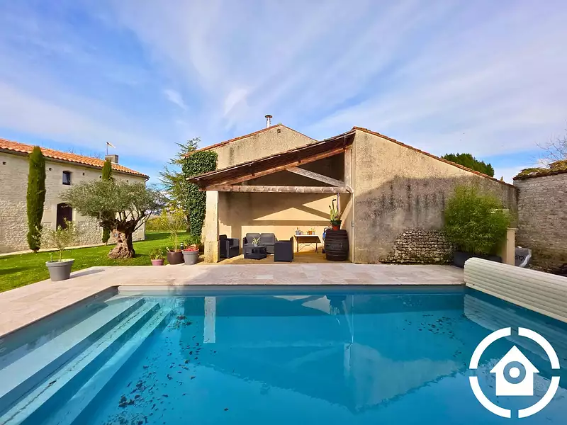 Maison, 318,67 m²
