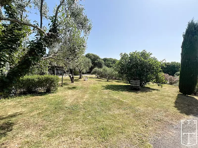 Maison, 640 m²