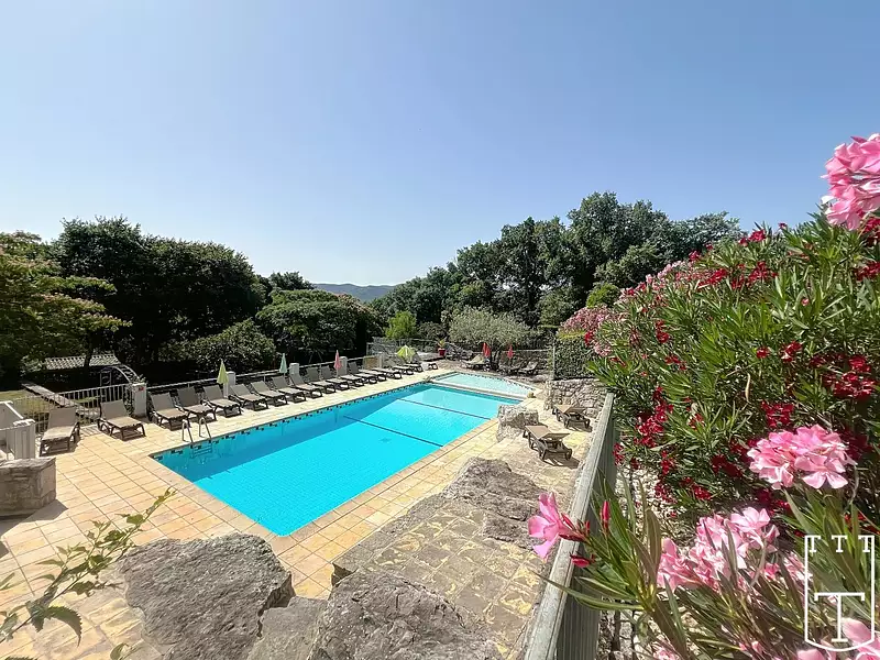 Maison, 640 m²